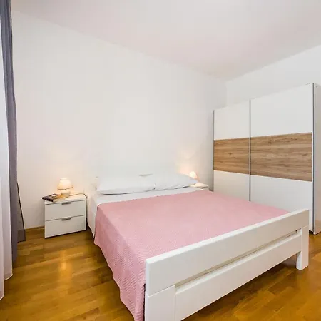 Apartament Apartman Lucija *