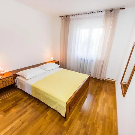 Apartman Lucija *
