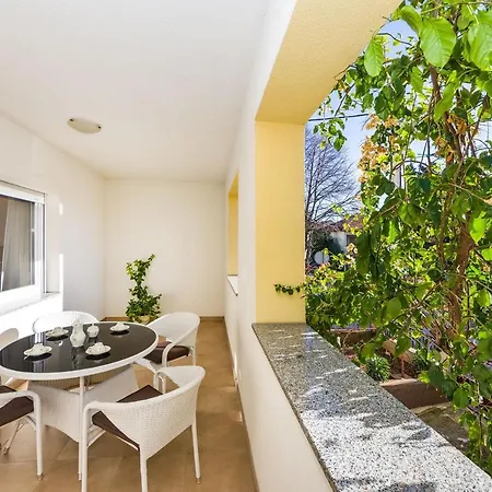Apartman Lucija *