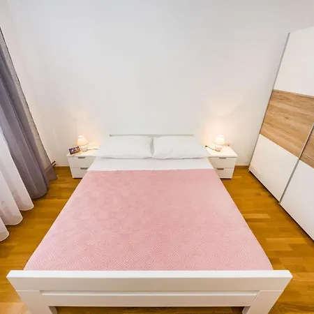 Apartman Lucija *